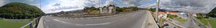 Viadukt, umo��uje ob�s� centrum mesta... Ve�kos� 390 kB.